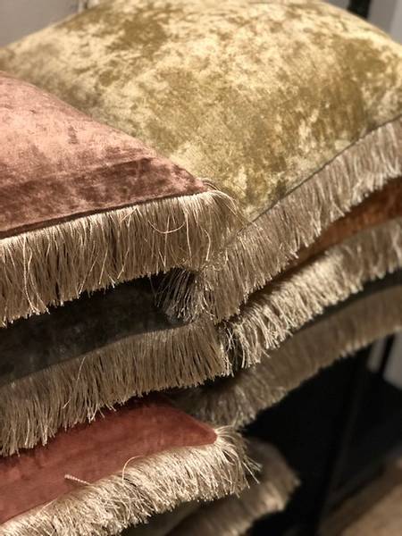 Cushion Cover Sweet Drops Matt Velvet Mud w/fringles