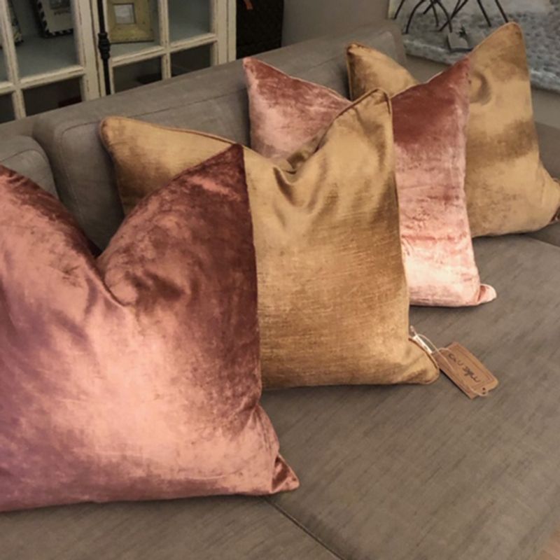 Cushion cover Shiny velvet dark pink